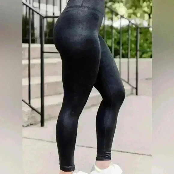 NWOT Pink Lily Faux Leather Leggings - Large - Picture 5 of 5